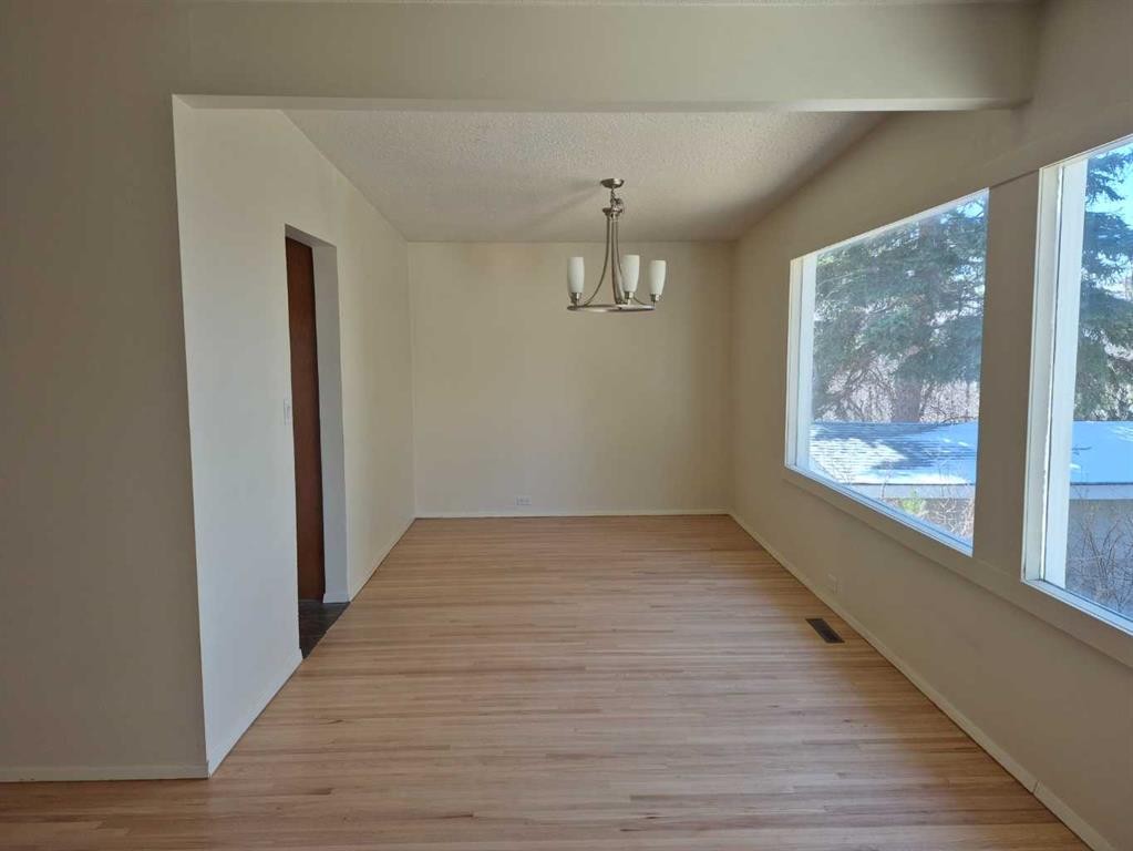 3415 Benton Drive Nw, Calgary, AB - Indoor Photo Showing Other Room