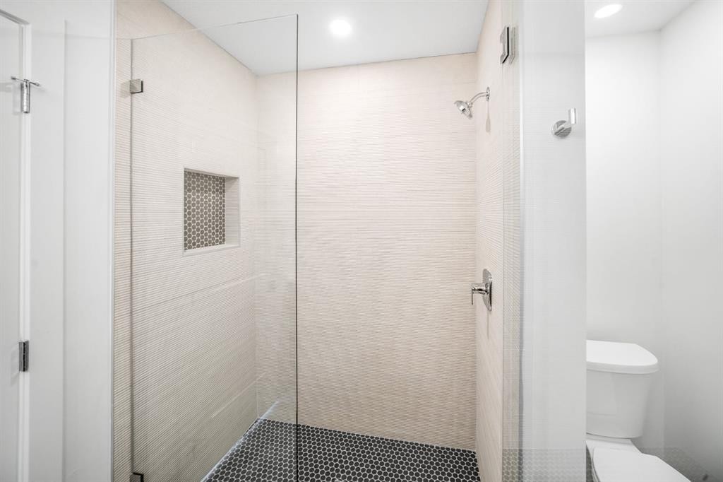 104-10 Cascade Ridge, Canmore, AB - Indoor Photo Showing Bathroom