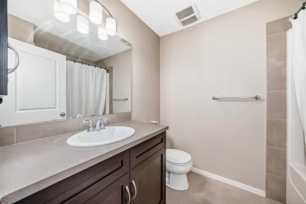 120 Evansridge Court Nw, Calgary, AB - Indoor Photo Showing Bathroom