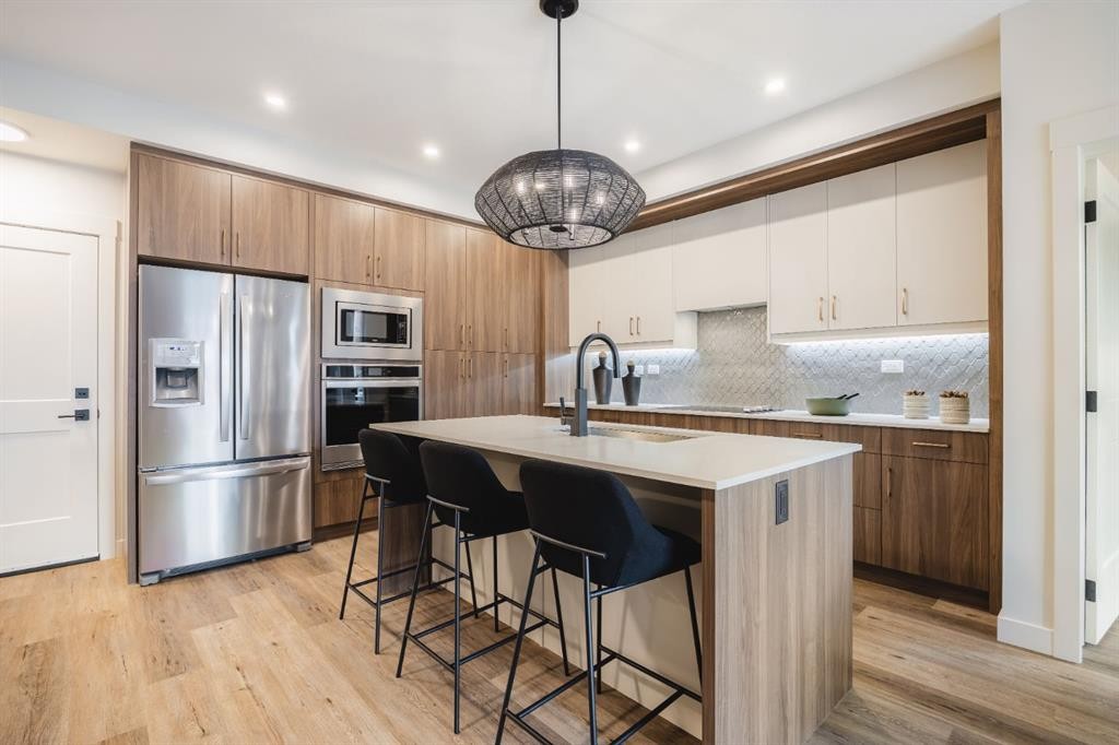 60 Cascade Ridge, Canmore, AB - Indoor Photo Showing Kitchen With Upgraded Kitchen