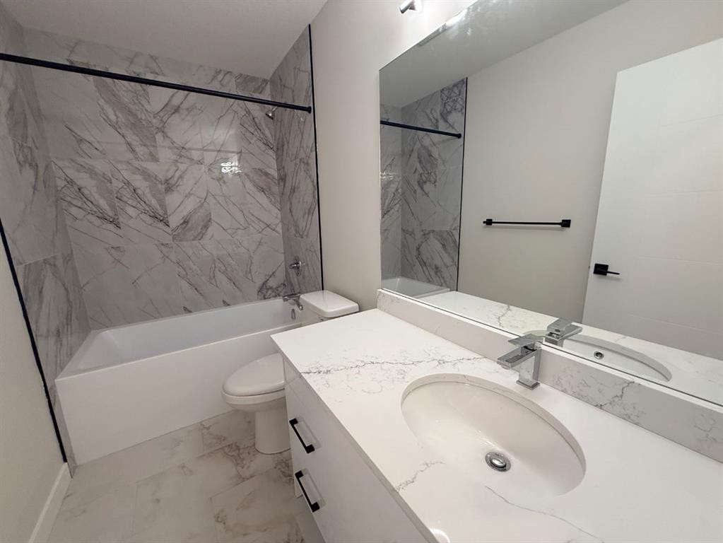 1927 Mccaskill Drive, Crossfield, AB - Indoor Photo Showing Bathroom
