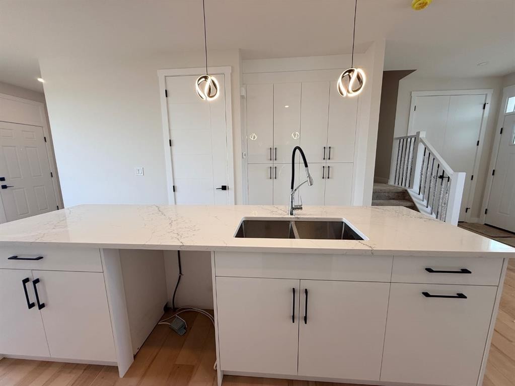 1927 Mccaskill Drive, Crossfield, AB - Indoor Photo Showing Kitchen