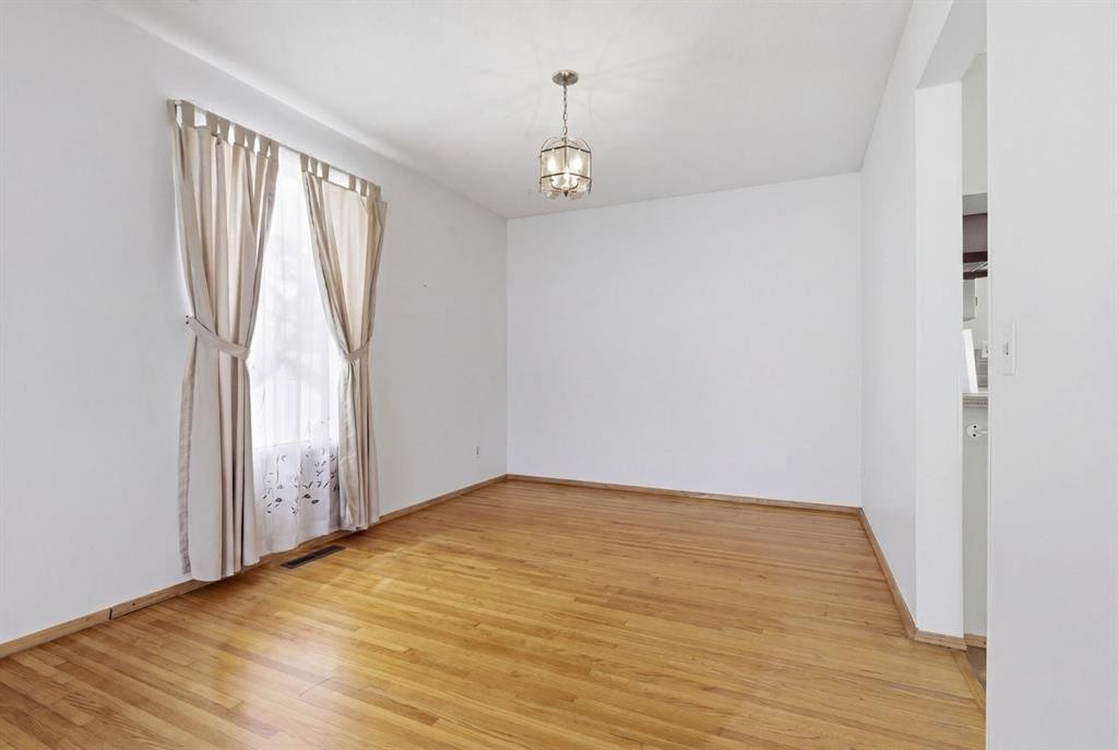 5044 Norris Road Nw, Calgary, AB - Indoor Photo Showing Other Room