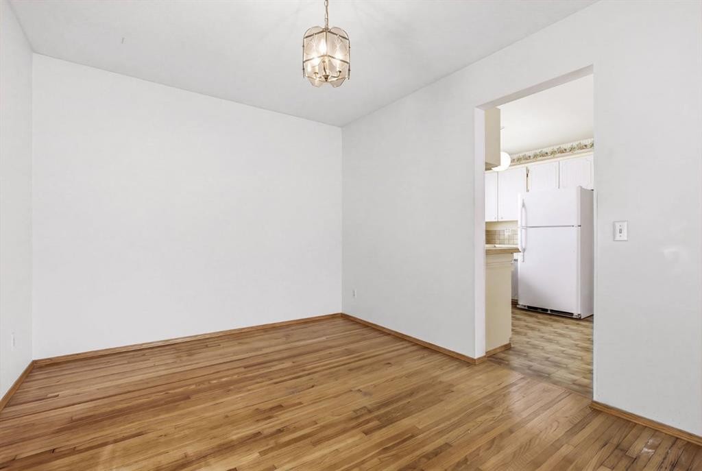 5044 Norris Road Nw, Calgary, AB - Indoor Photo Showing Other Room