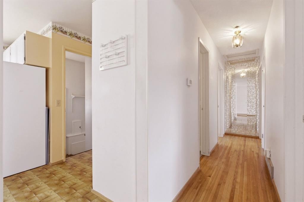 5044 Norris Road Nw, Calgary, AB - Indoor Photo Showing Other Room