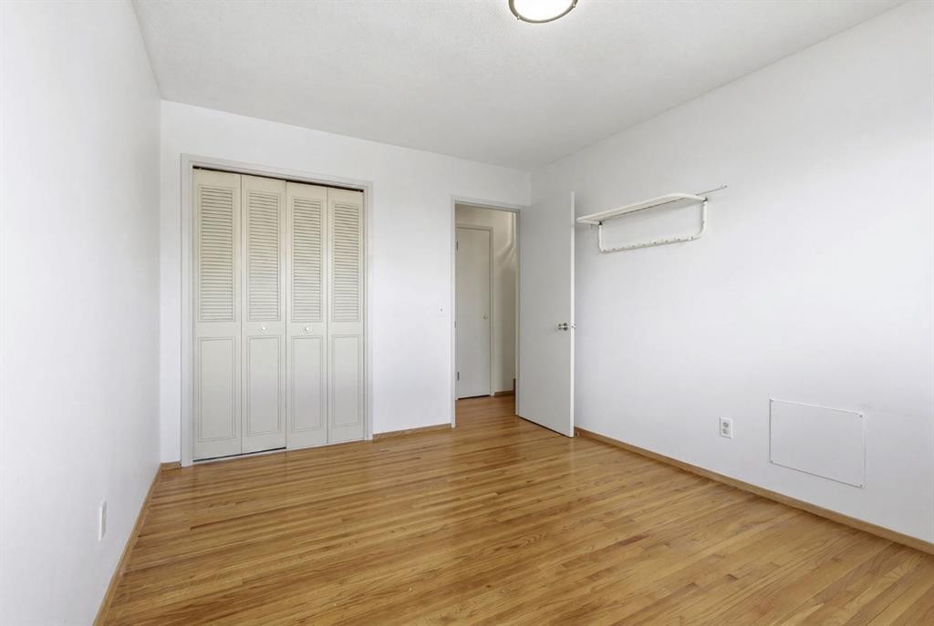 5044 Norris Road Nw, Calgary, AB - Indoor Photo Showing Other Room