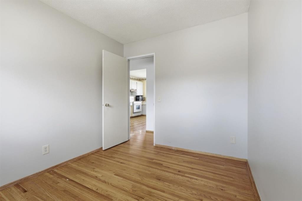 5044 Norris Road Nw, Calgary, AB - Indoor Photo Showing Other Room