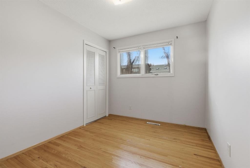 5044 Norris Road Nw, Calgary, AB - Indoor Photo Showing Other Room