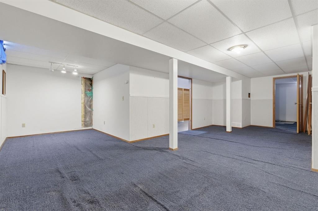 5044 Norris Road Nw, Calgary, AB - Indoor Photo Showing Other Room
