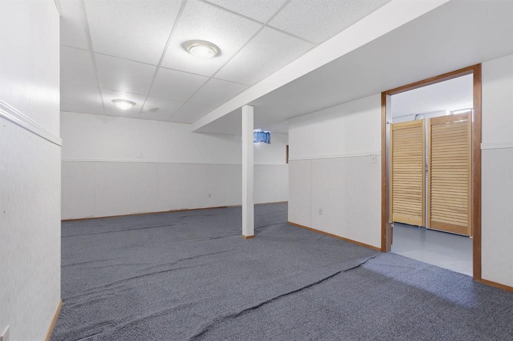 5044 Norris Road Nw, Calgary, AB - Indoor Photo Showing Other Room