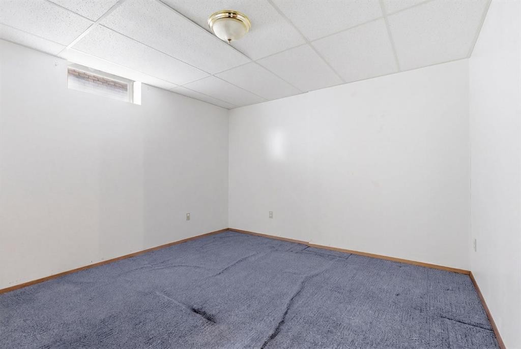 5044 Norris Road Nw, Calgary, AB - Indoor Photo Showing Other Room