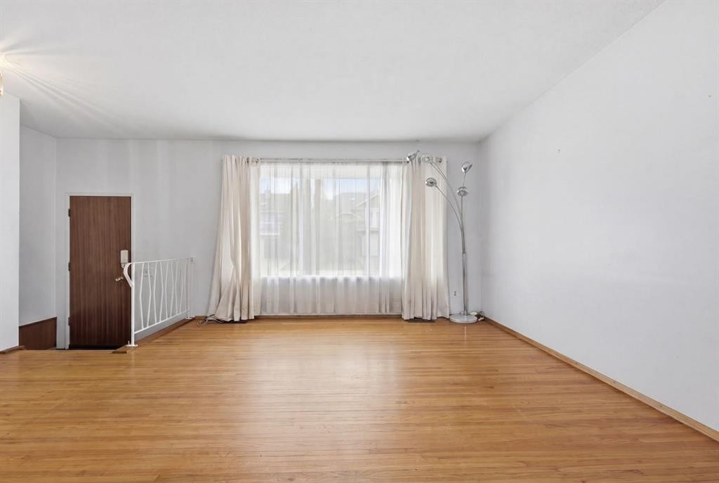 5044 Norris Road Nw, Calgary, AB - Indoor Photo Showing Other Room