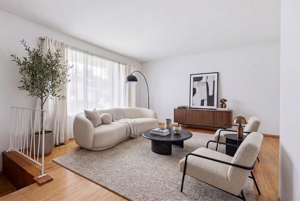 5044 Norris Road Nw, Calgary, AB - Indoor Photo Showing Living Room