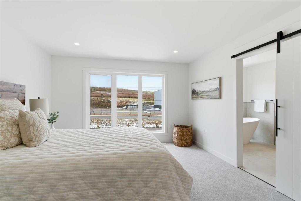 2119 Mackay Road Nw, Calgary, AB - Indoor Photo Showing Bedroom