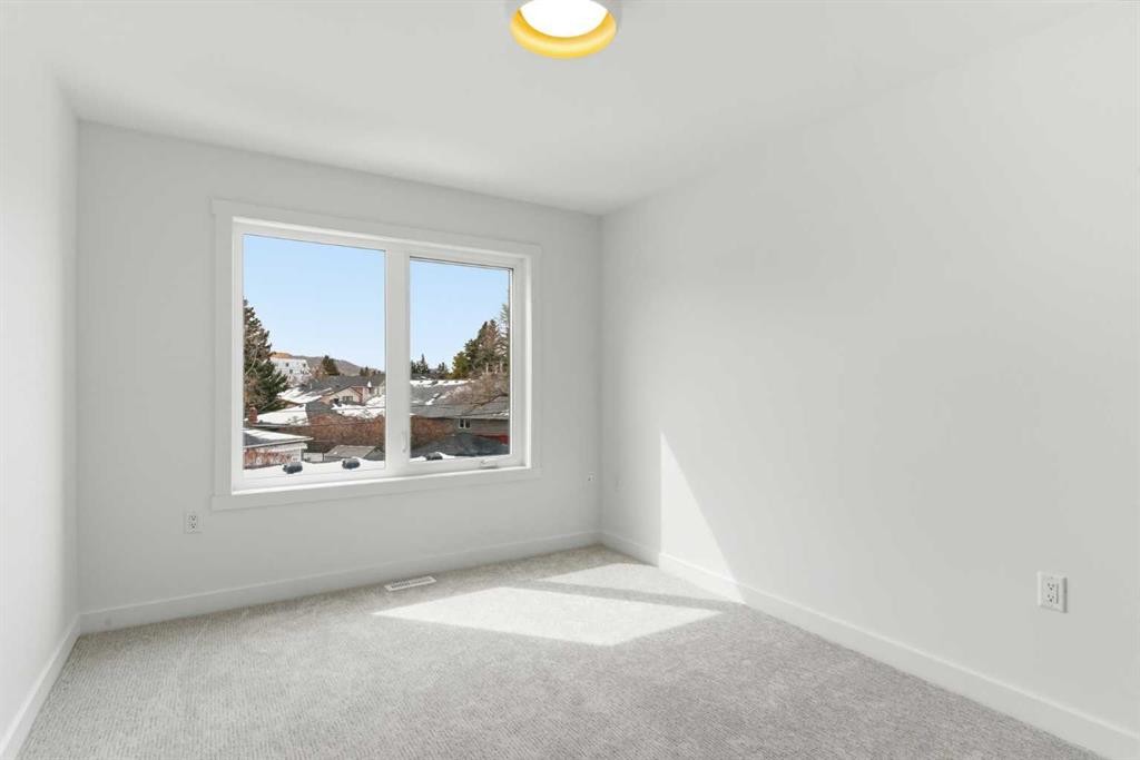 2119 Mackay Road Nw, Calgary, AB - Indoor Photo Showing Other Room