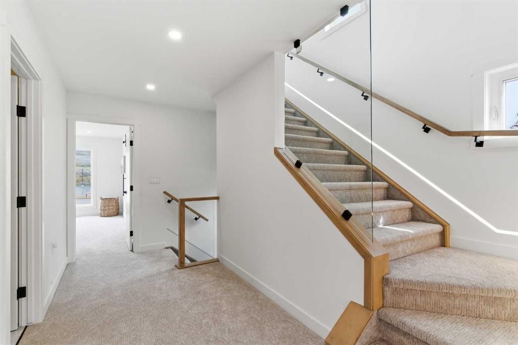 2119 Mackay Road Nw, Calgary, AB - Indoor Photo Showing Other Room
