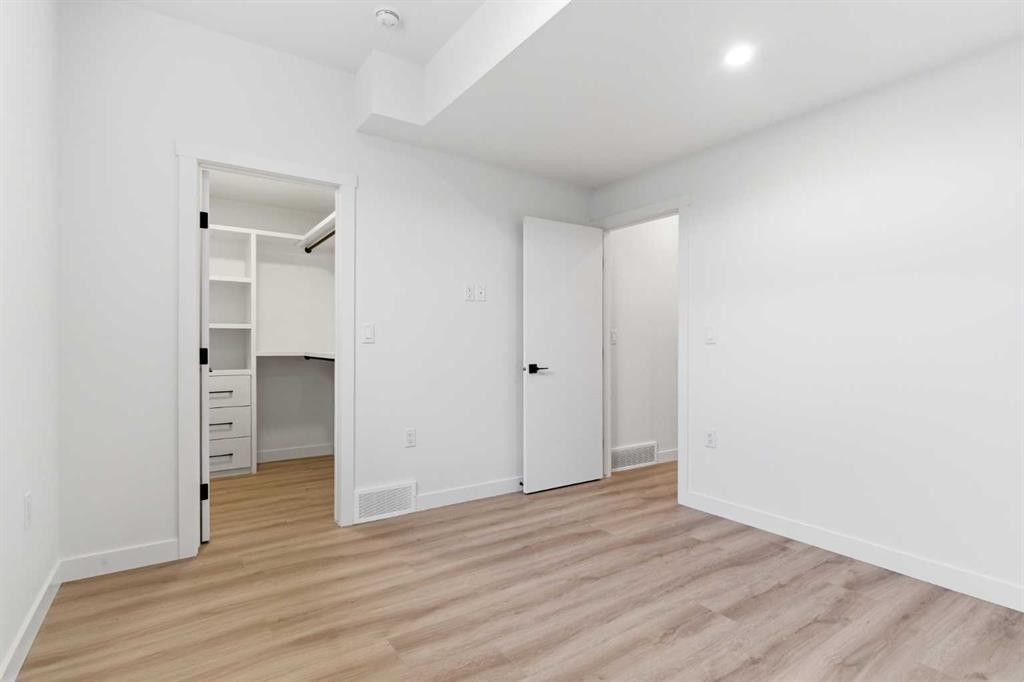 2119 Mackay Road Nw, Calgary, AB - Indoor Photo Showing Other Room