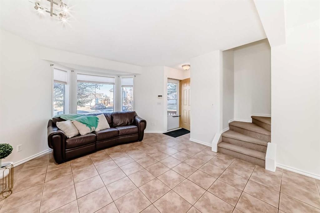 11 Martinridge Place Ne, Calgary, AB - Indoor Photo Showing Living Room