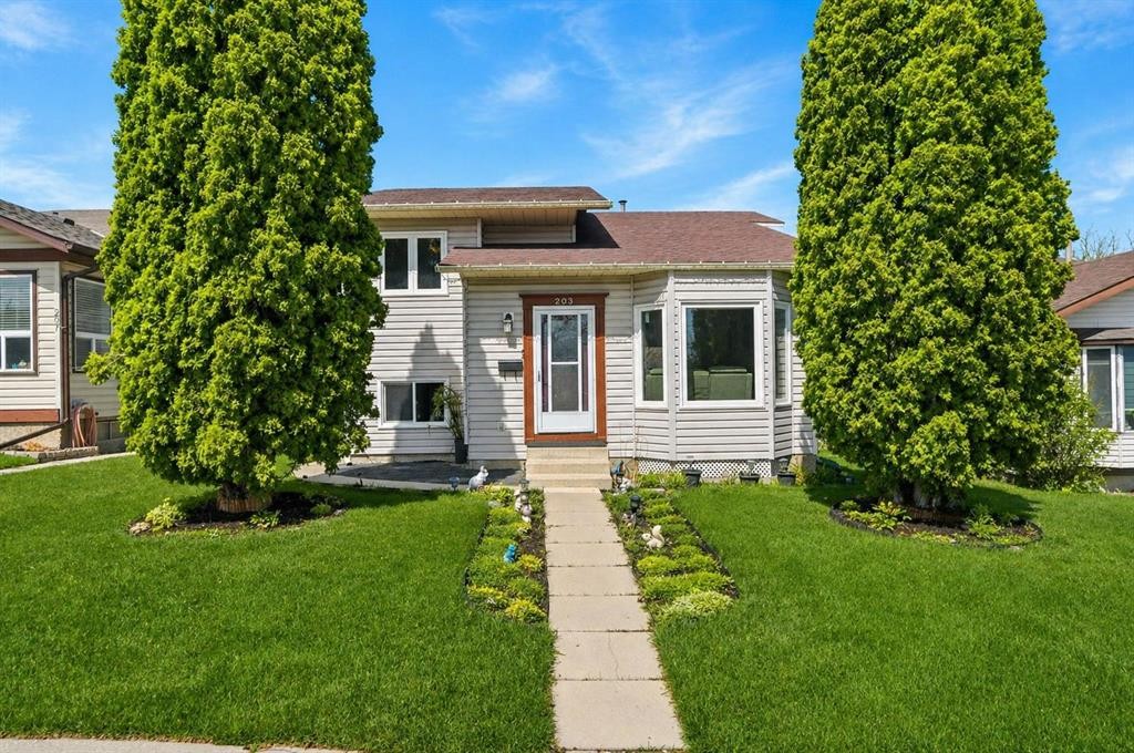 203 Shawglen Road Sw, Calgary, AB - Outdoor