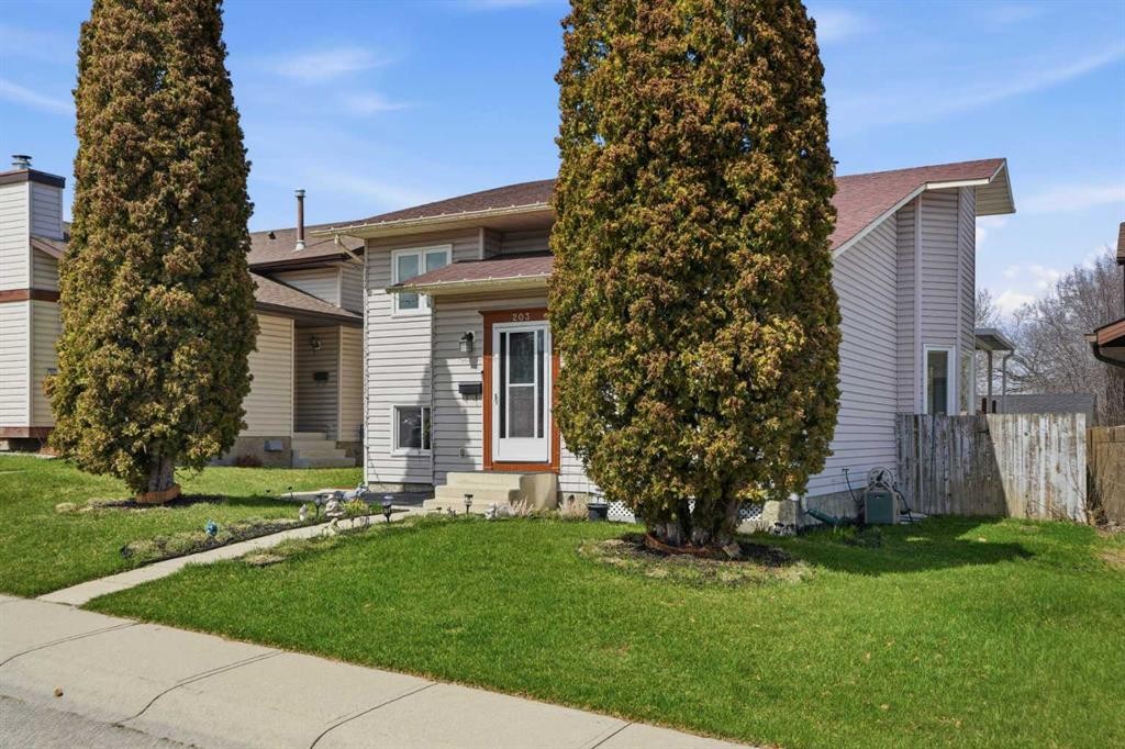 203 Shawglen Road Sw, Calgary, AB - Outdoor