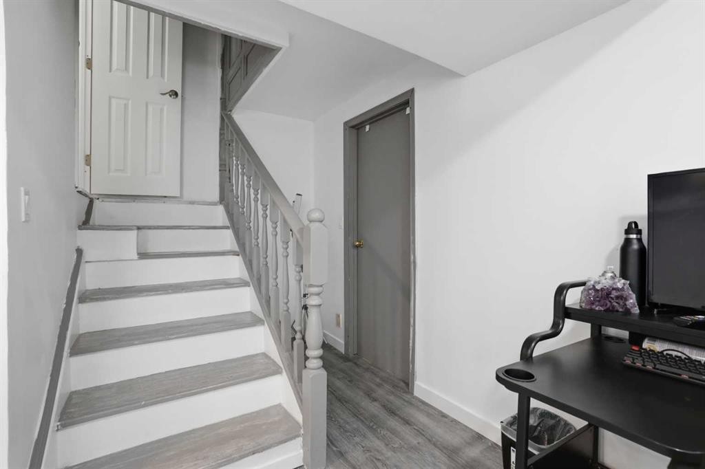 203 Shawglen Road Sw, Calgary, AB - Indoor Photo Showing Other Room