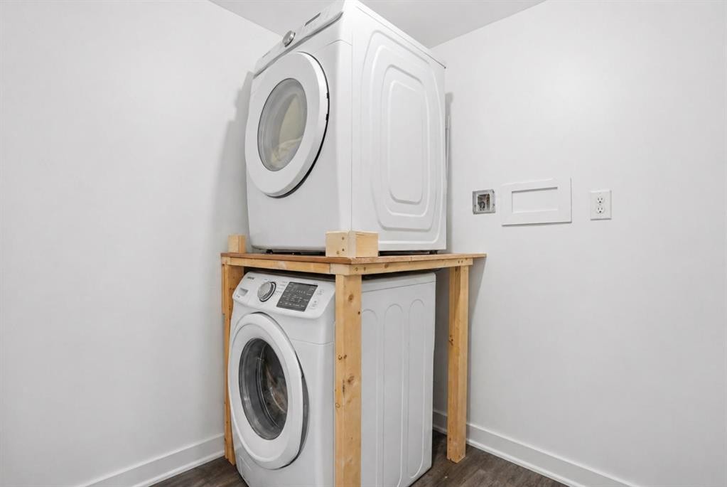 203 Shawglen Road Sw, Calgary, AB - Indoor Photo Showing Laundry Room