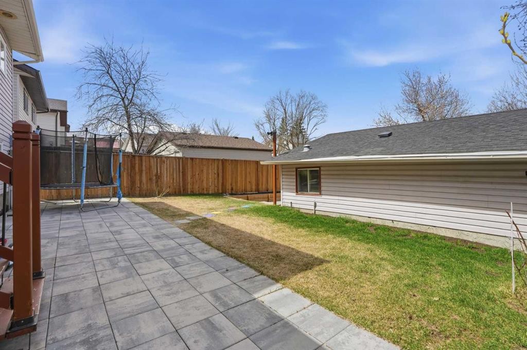 203 Shawglen Road Sw, Calgary, AB - Outdoor