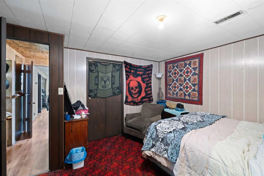 1521 44 Street Se, Calgary, AB - Indoor Photo Showing Bedroom