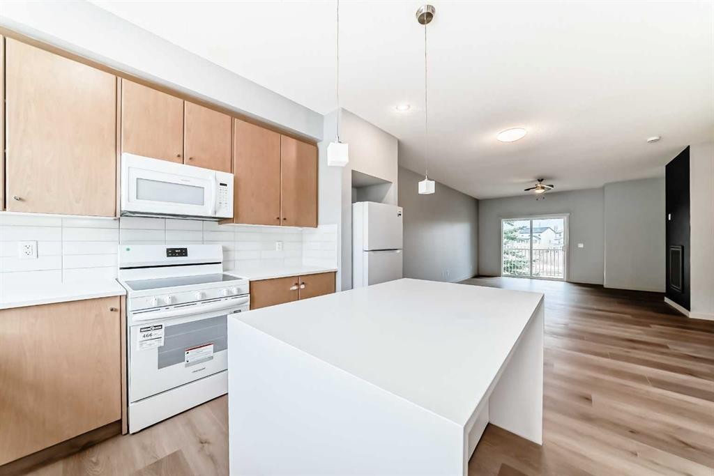 80 Copperstone Cove Se, Calgary, AB - Indoor Photo Showing Kitchen