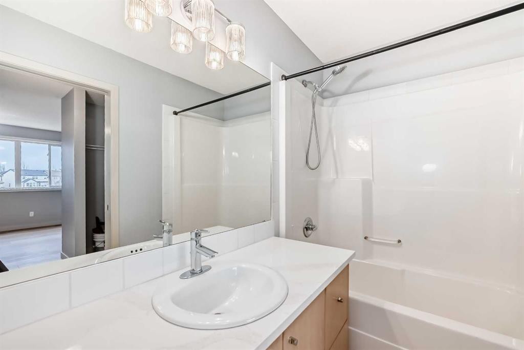 80 Copperstone Cove Se, Calgary, AB - Indoor Photo Showing Bathroom