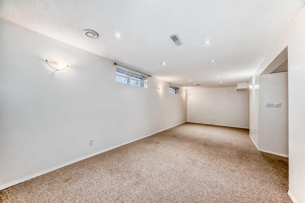 128 Harvest Park Road Ne, Calgary, AB - Indoor Photo Showing Other Room