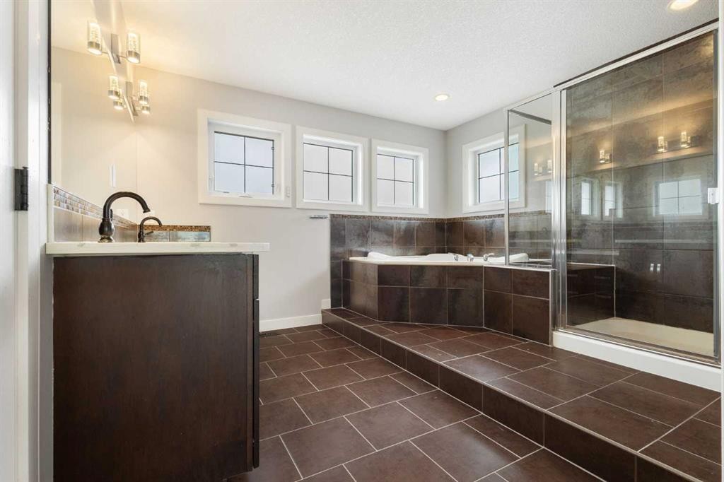 13 Sage Hill Landing Nw, Calgary, AB - Indoor Photo Showing Bathroom