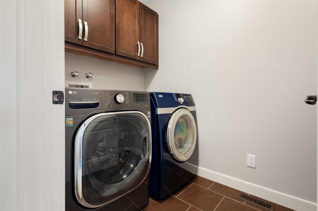 13 Sage Hill Landing Nw, Calgary, AB - Indoor Photo Showing Laundry Room