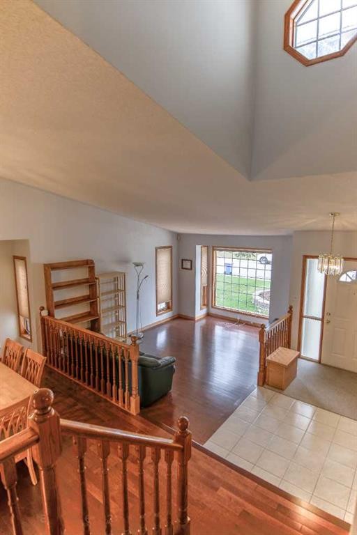 393 Hawktree Circle Nw, Calgary, AB - Indoor Photo Showing Living Room