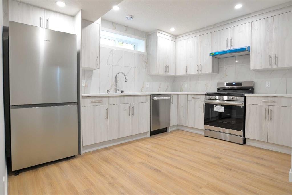 393 Hawktree Circle Nw, Calgary, AB - Indoor