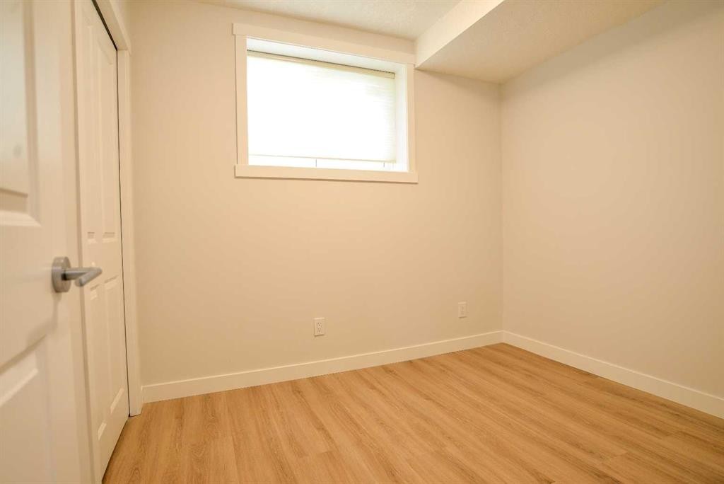 393 Hawktree Circle Nw, Calgary, AB - Indoor Photo Showing Other Room