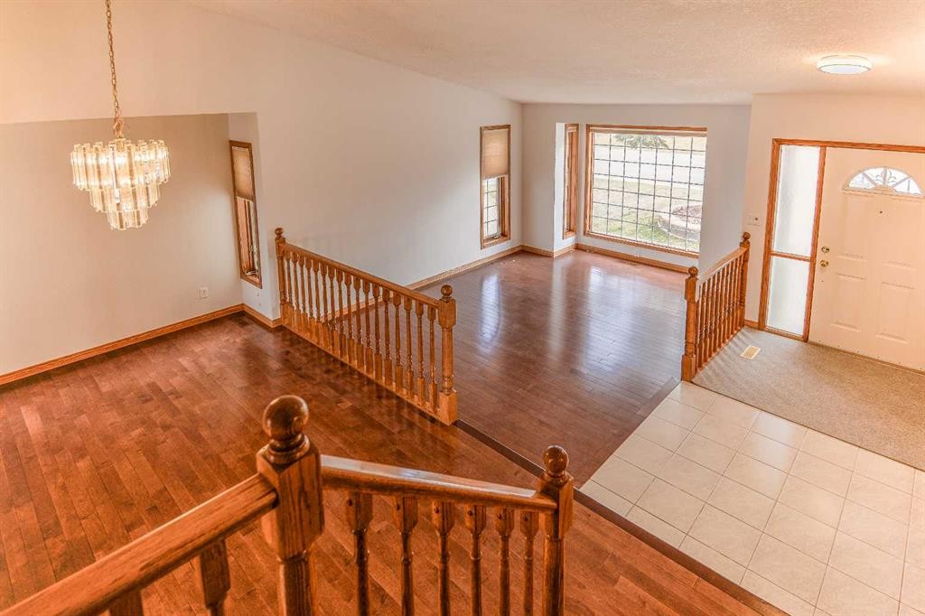 393 Hawktree Circle Nw, Calgary, AB - Indoor Photo Showing Other Room