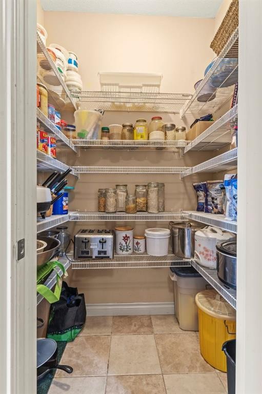 140 Simcoe Close Sw, Calgary, AB - Indoor With Storage