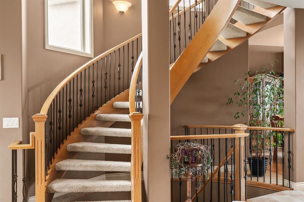 140 Simcoe Close Sw, Calgary, AB - Indoor Photo Showing Other Room