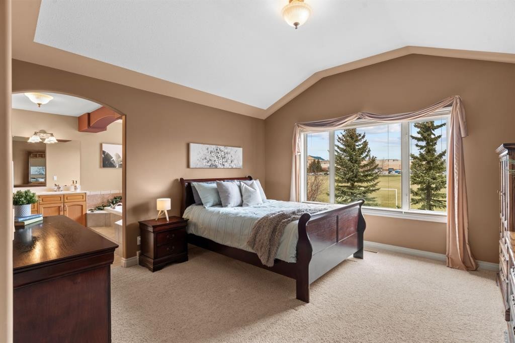 140 Simcoe Close Sw, Calgary, AB - Indoor Photo Showing Bedroom