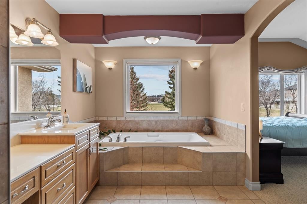 140 Simcoe Close Sw, Calgary, AB - Indoor Photo Showing Bathroom