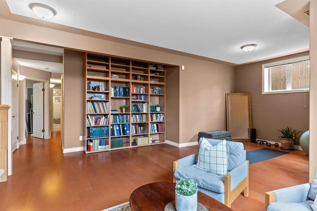 140 Simcoe Close Sw, Calgary, AB - Indoor
