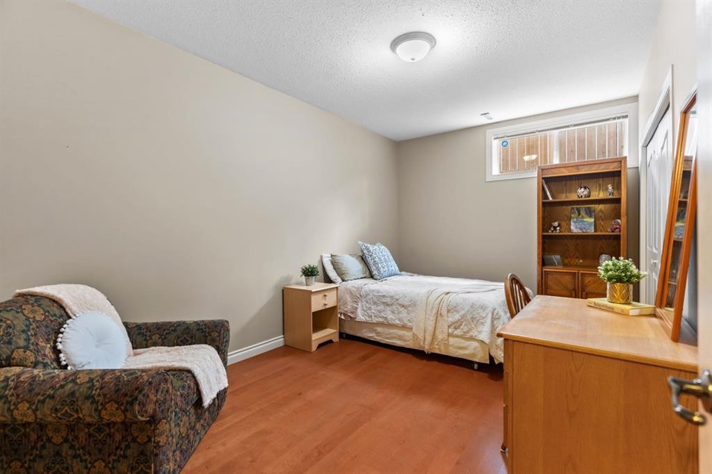 140 Simcoe Close Sw, Calgary, AB - Indoor Photo Showing Bedroom