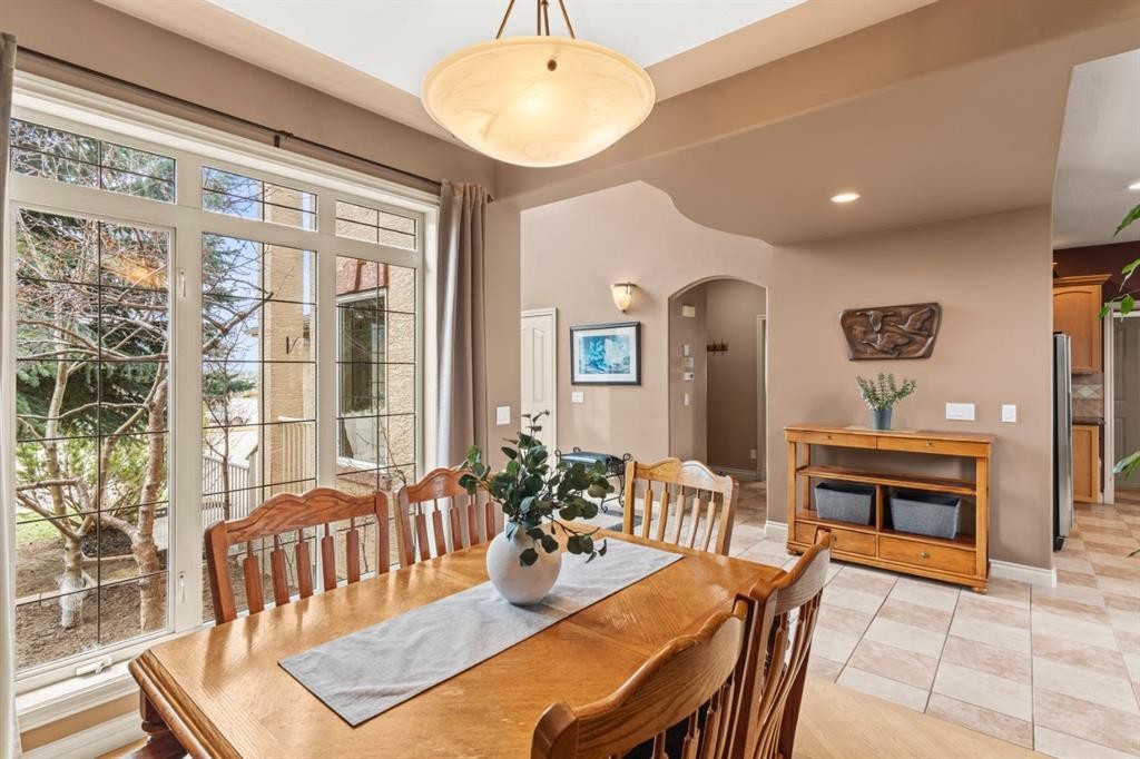 140 Simcoe Close Sw, Calgary, AB - Indoor Photo Showing Dining Room