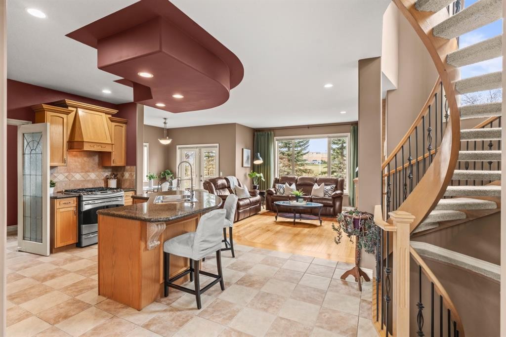 140 Simcoe Close Sw, Calgary, AB - Indoor Photo Showing Kitchen