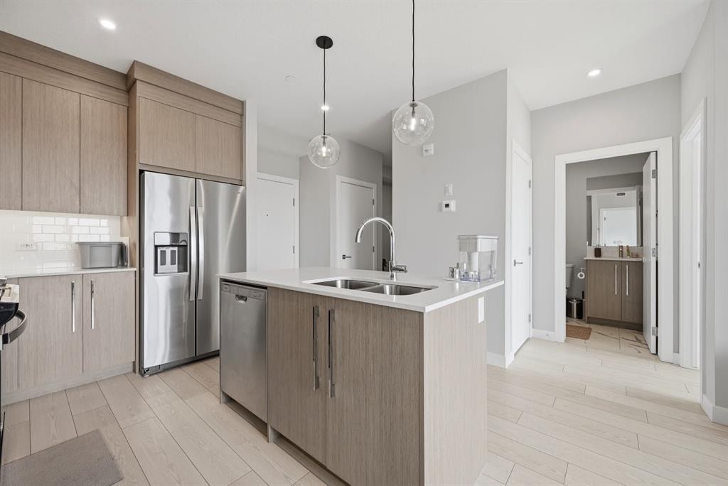 2304-44 Skyview Parkway, Calgary, AB - Indoor Photo Showing Kitchen With Double Sink With Upgraded Kitchen