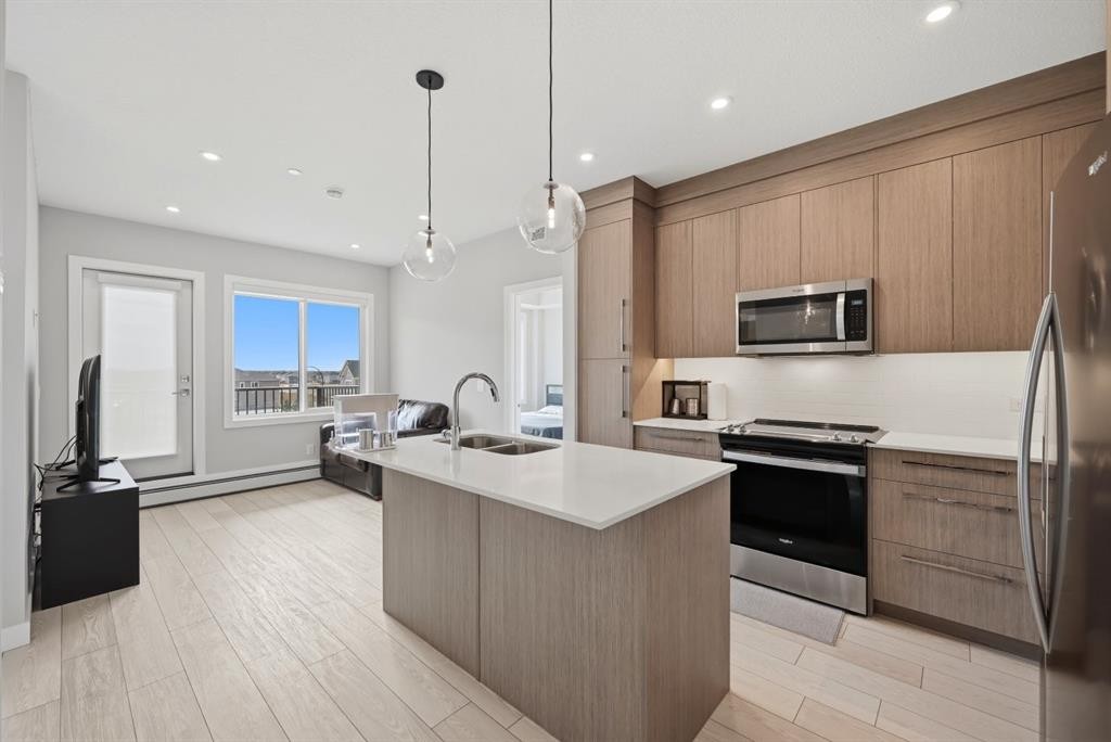 2304-44 Skyview Parkway, Calgary, AB - Indoor Photo Showing Kitchen With Double Sink With Upgraded Kitchen
