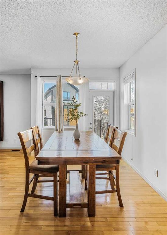 76 Heritage Hill, Cochrane, AB - Indoor Photo Showing Dining Room