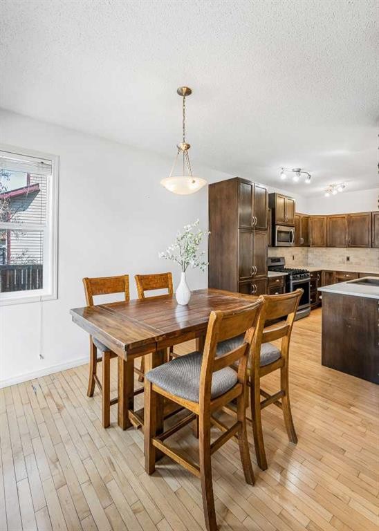 76 Heritage Hill, Cochrane, AB - Indoor Photo Showing Dining Room