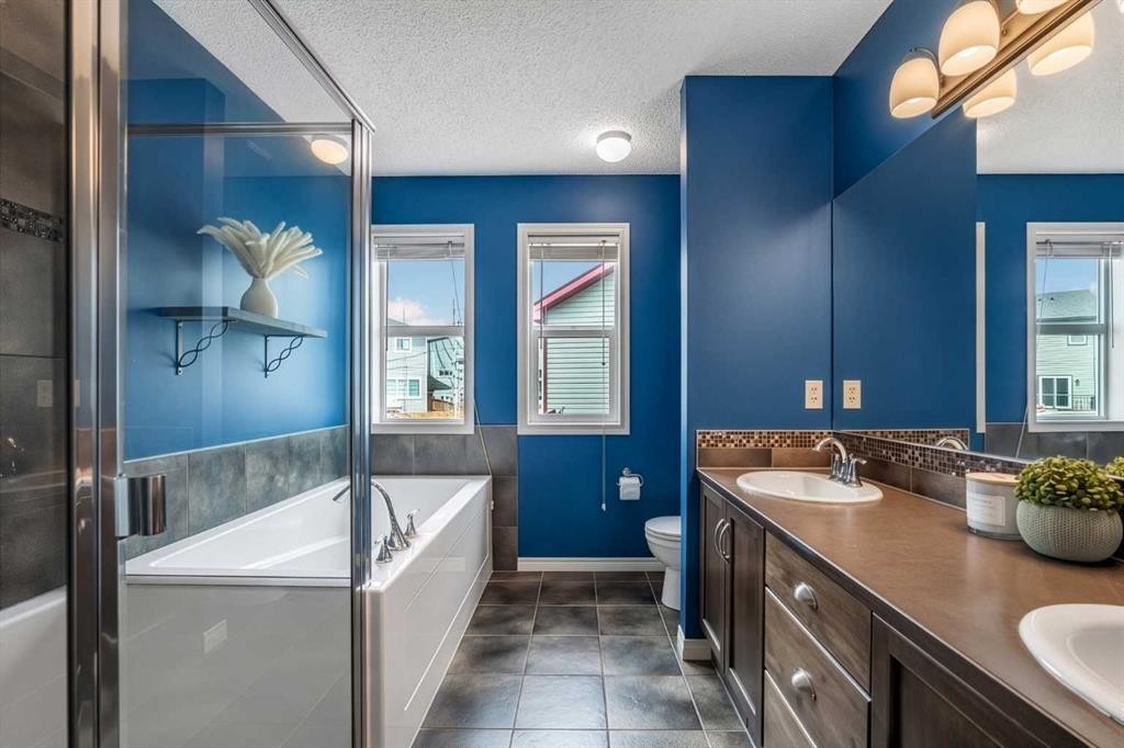 76 Heritage Hill, Cochrane, AB - Indoor Photo Showing Bathroom